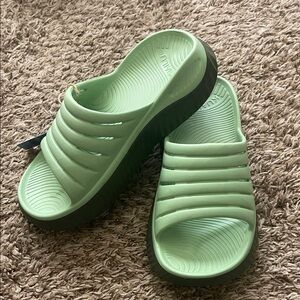 Kuailu Mint Green Slide Sandals